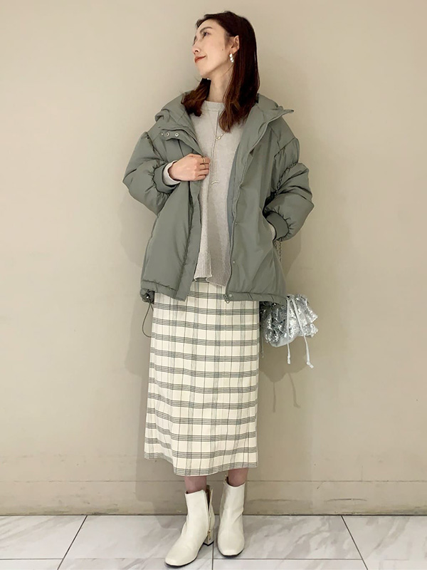 縦ラインをつくるブラックのロングコートで着膨れなし | 冬服 レディース
