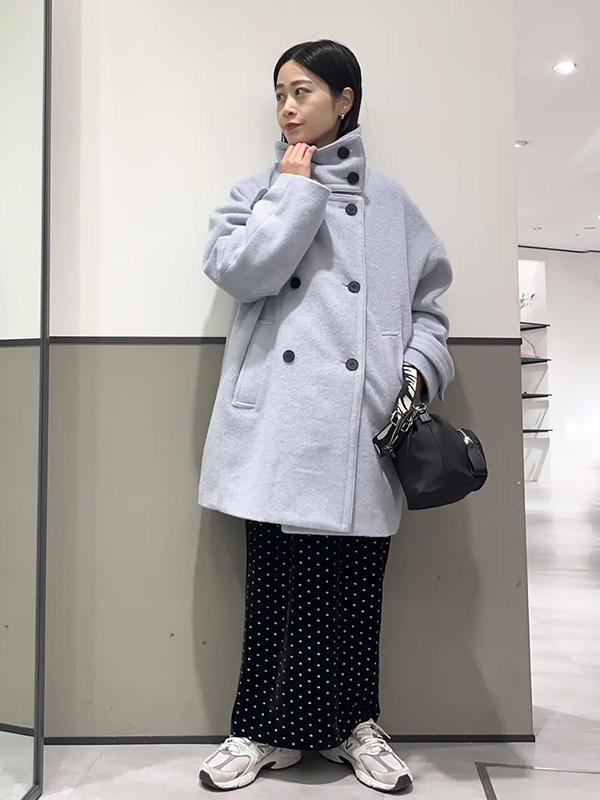 上品&スタイリッシュにコーデを彩るきれい色のスタンドカラーコート | 10度 服装