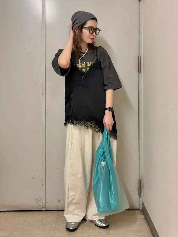 ユーズド風Tのラフさを薄め今っぽく格上げするビスチェレイヤード | Tシャツ コーデ