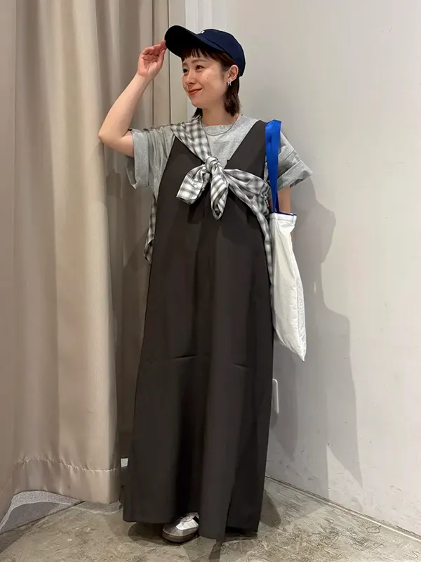 グレーTシャツのグラデーションコーデでカジュアルな中にも洒落感を | Tシャツ コーデ